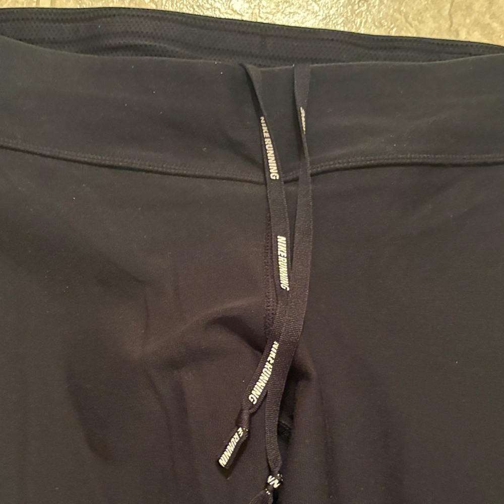 Nike Women's Black Cropped Running Pants Size Medium - Picture 3 of 6